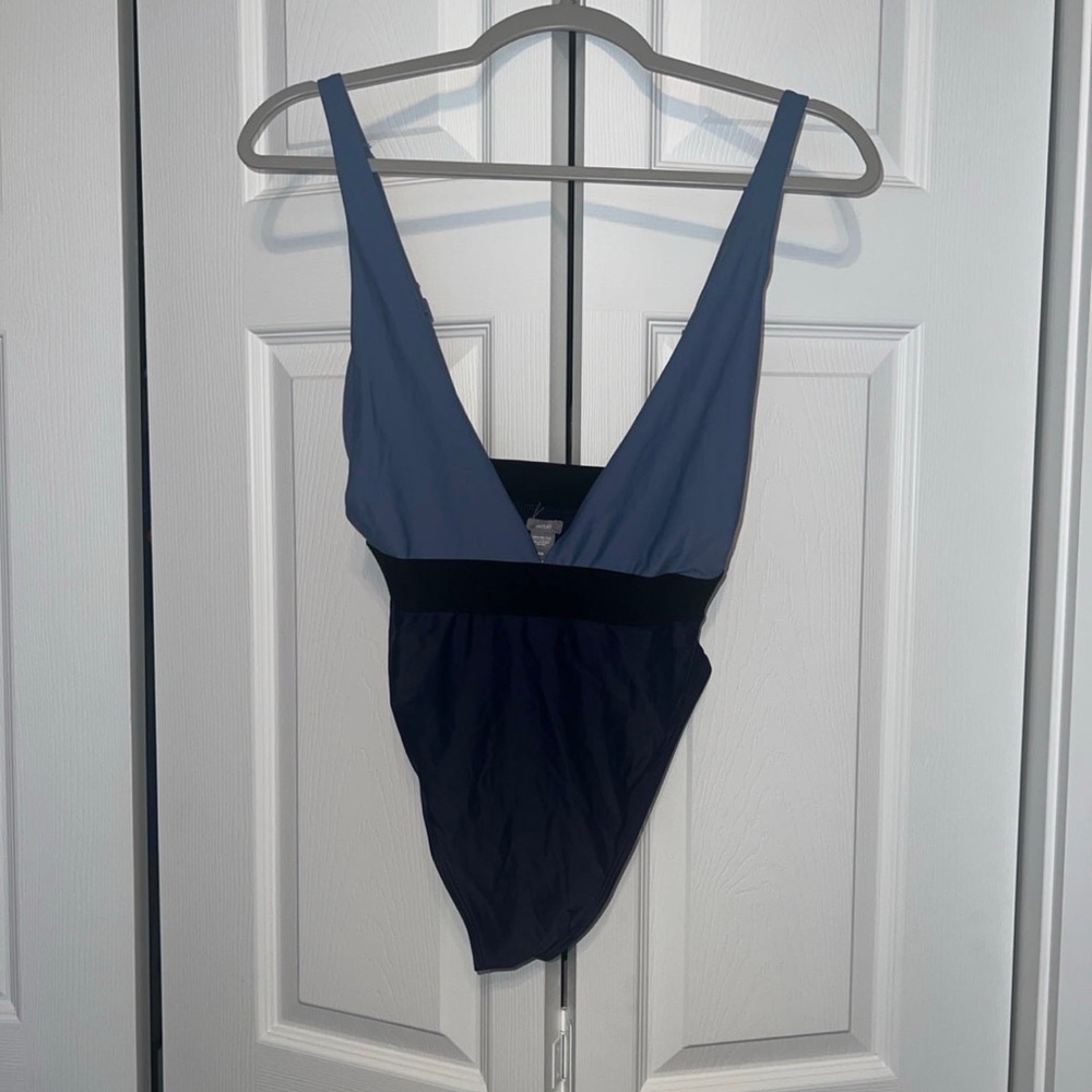 Aerie One Piece Deep V plunge Swimsuit - size M